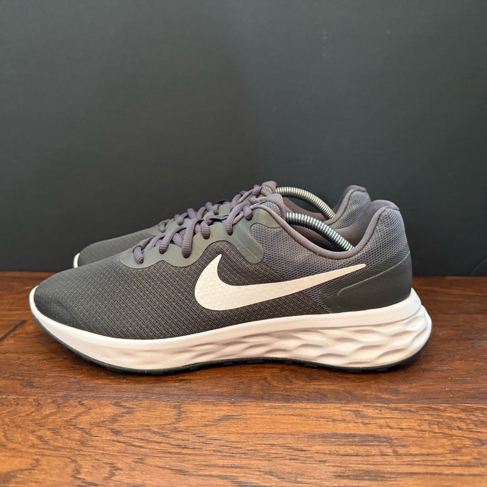 Nike Men’s Revolution 6 Grey & White